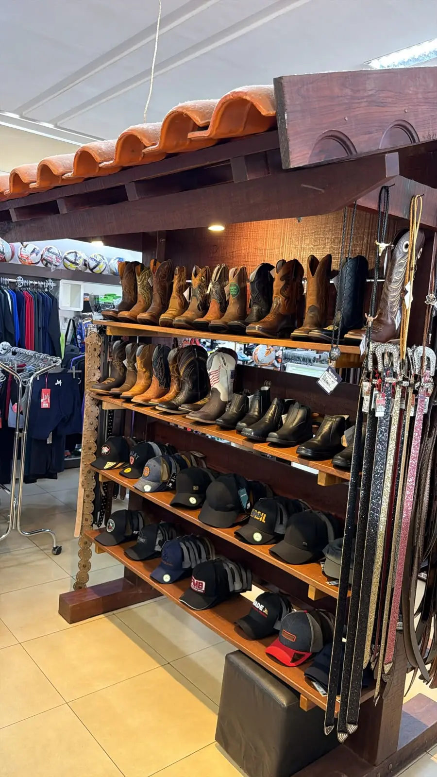 Expositor de botas e botinas country