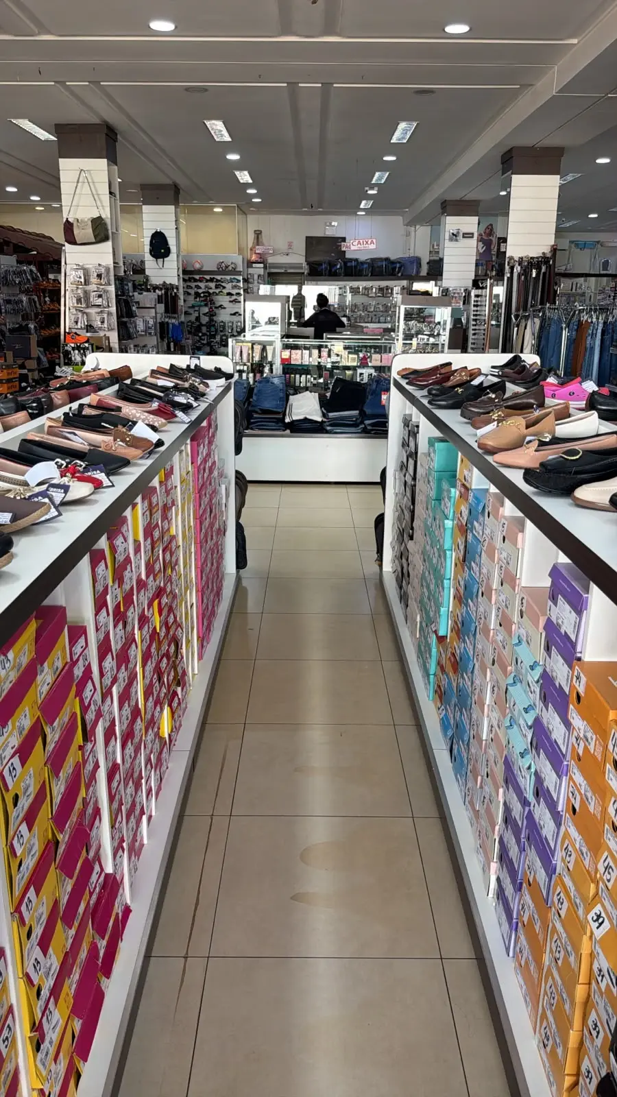 Corredor de perfumaria e presentes